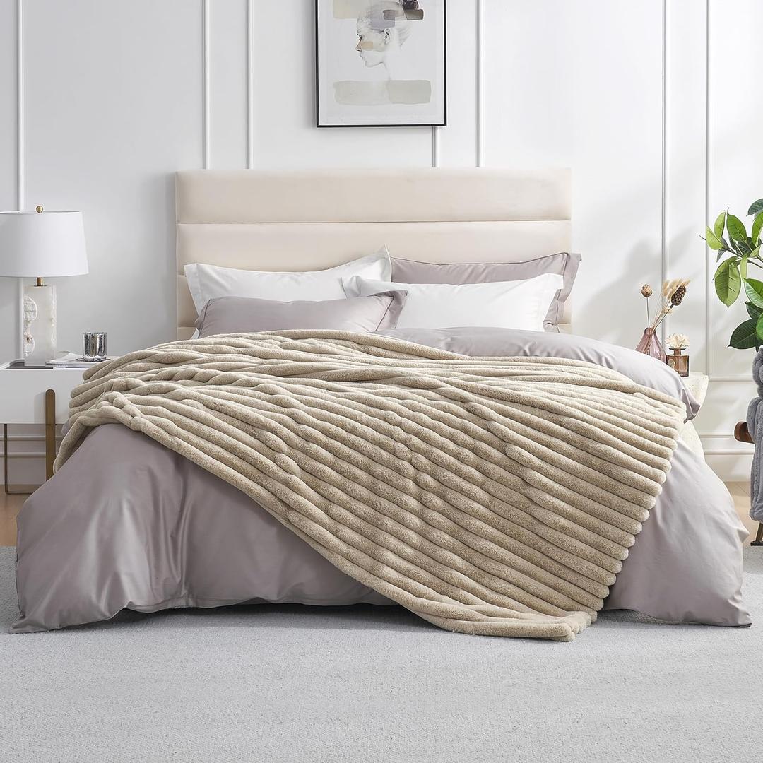 Amlie Home Faux Fur Throw Blanket for Couch, Cozy Fuzzy Fluffy Fur Luxurious Soft Striped Plush Gift Blankets for Family Sofa Chair Bed Living Room Bedroom, 60"x80", Beige