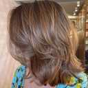 Aisaide Short Ombre Dark Brown Layered Wigs with Curtain Bangs for White Women, Synthetic Highlight Ombre Brown Short Bob Layered Wig Wavy Layered Curly Wig Shoulder Length Wig