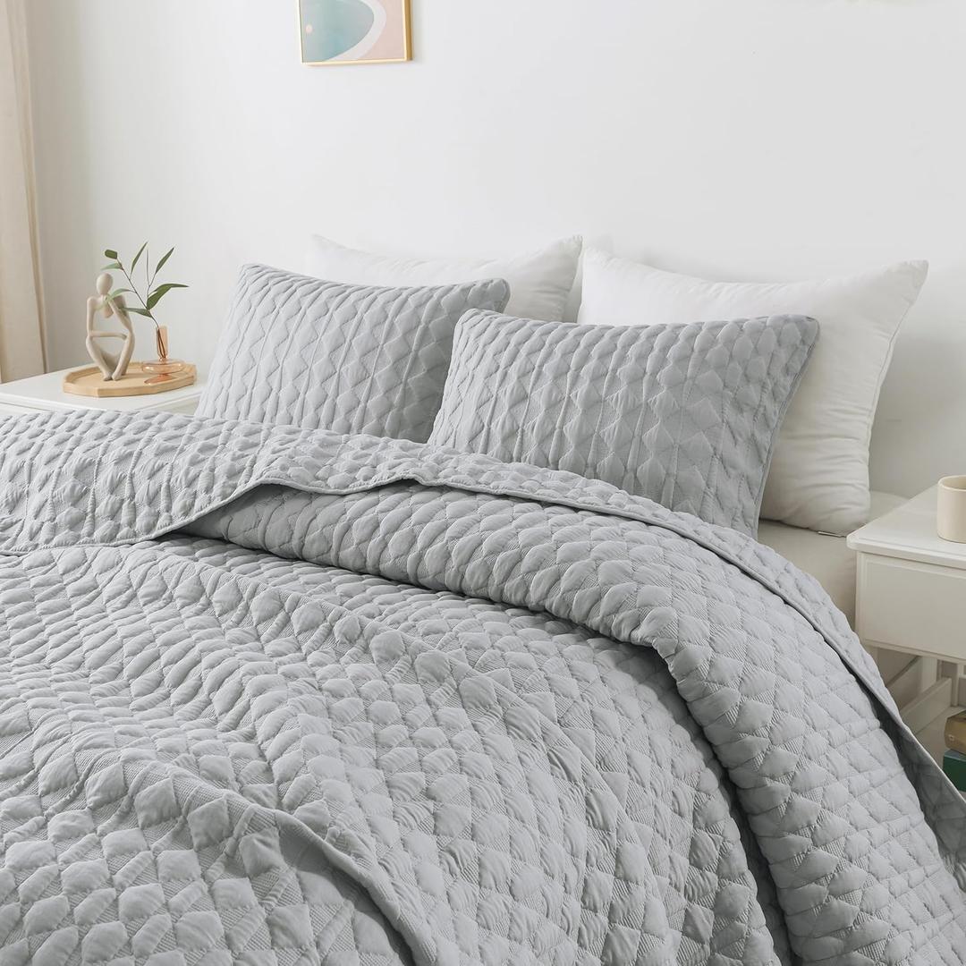WDCOZY Light Grey Quilts Queen Size Bedding Set with 2 Pillow Shams, Lightweight Soft Bedspread Coverlet, Thin Comforter Bed Cover for All Season, 3 Pieces, 90x90 inches