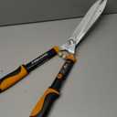 Fiskars 23-Inch Power-Lever Hedge Shears, Self-Sharpening Precision-Ground Steel Blades, For Trimming/Shaping Hedges and Shrubs in Your Garden, Lawn and Yard Tools, Black/Orange