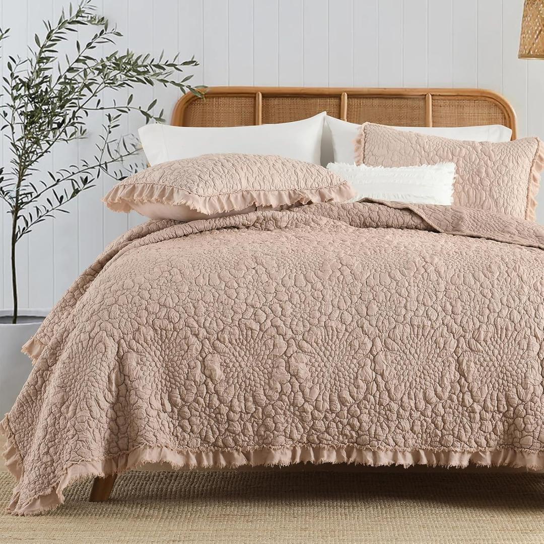 HORIMOTE HOME Pinkish Grey Ruffled Quilt King Size, Stone-Washed Lightweight Crinkled Farmhouse Rustic Shabby Chic Bedding Set, 3 Pieces Reversible Bedspread with Pillow Shams for All Season (King (106"x 96"))