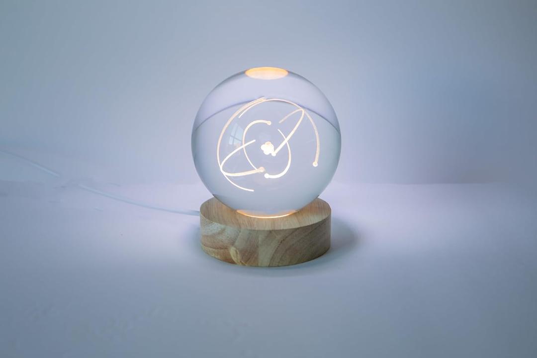 STEM Carbon Atom Laser Engraved Switched LED Illuminated with Diffuser 3D Crystall Ball Home or Office Decoration Lamp Night Light Shelf Table Desk Ornament Paper Weight Science Chemistry Biology Gift