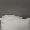 Utopia Bedding Bed Pillows for Sleeping Queen Size (White), Set of 2, Down Alternative Pillow for Sleeping, Cooling Hotel Quality Pillow Set for Back, Stomach or Side Sleepers