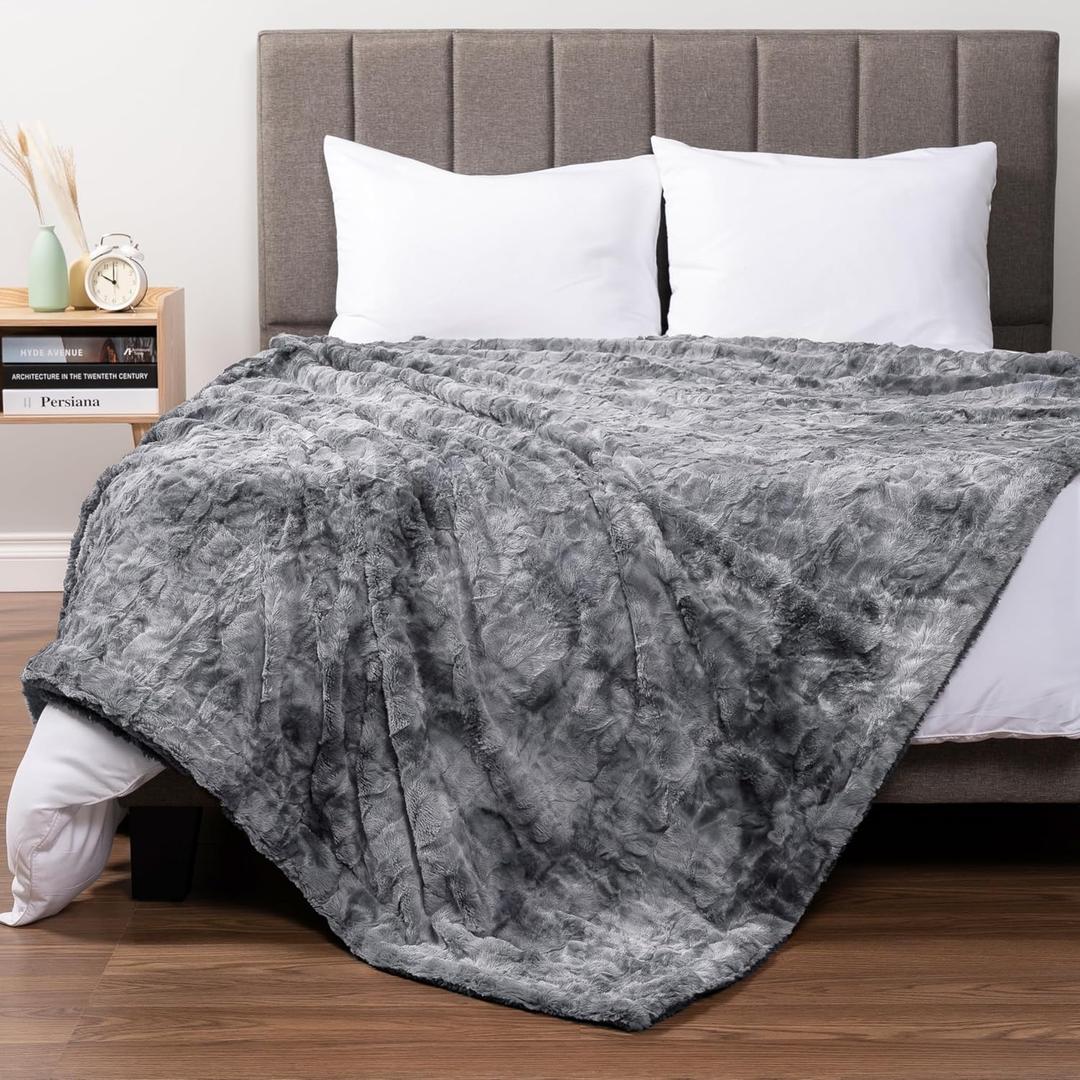 PAVILIA Faux Fur King Bed Blanket Tie-Dye Grey, Soft Fuzzy Warm Sherpa Blanket for Bed, Fluffy Plush Thick Fleece Blanket for Couch Sofa, Reversible Furry Shaggy Large Blanket, Grey 90x108