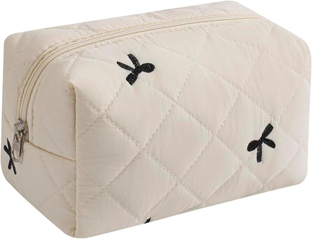 RSRSLEII Small Quilted Cotton Makeup Bag, Aesthetic Cosmetic Bag, Cute Floral Makeup Pouch, Kawaii Trendy Preppy Travel Toiletry Bag for Women and Girls (01 White Bow)