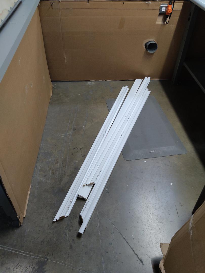 Wooden White Frame, 5ft L Per Pcs