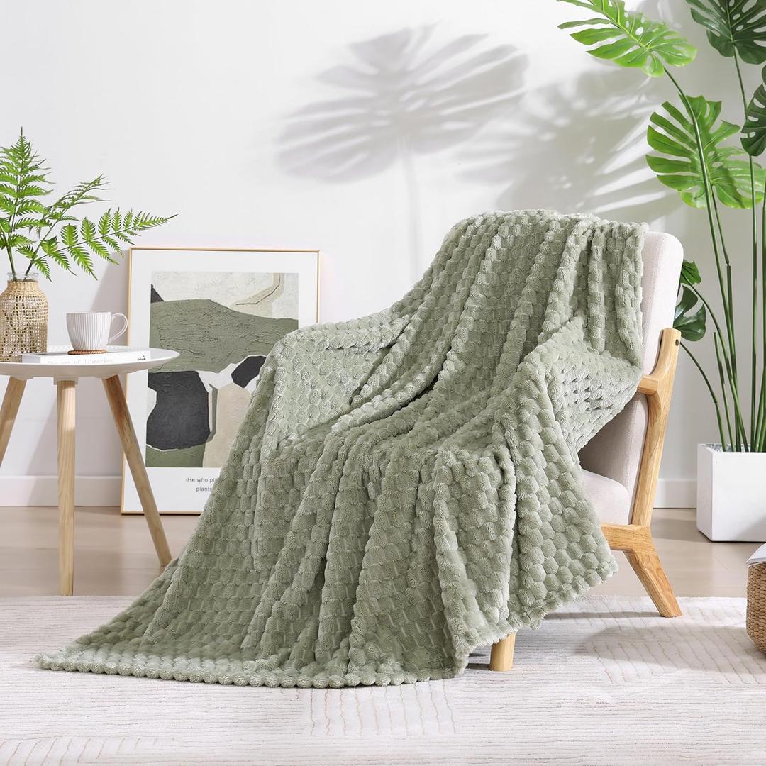 Monbix Sage Green Fleece Throw Blanket for Couch- Room Decor Soft Cozy Blankets for Women,Lightweight Fleece Flannel Bed Blanket Suitable for All Seasons(50"60",Sage Green)