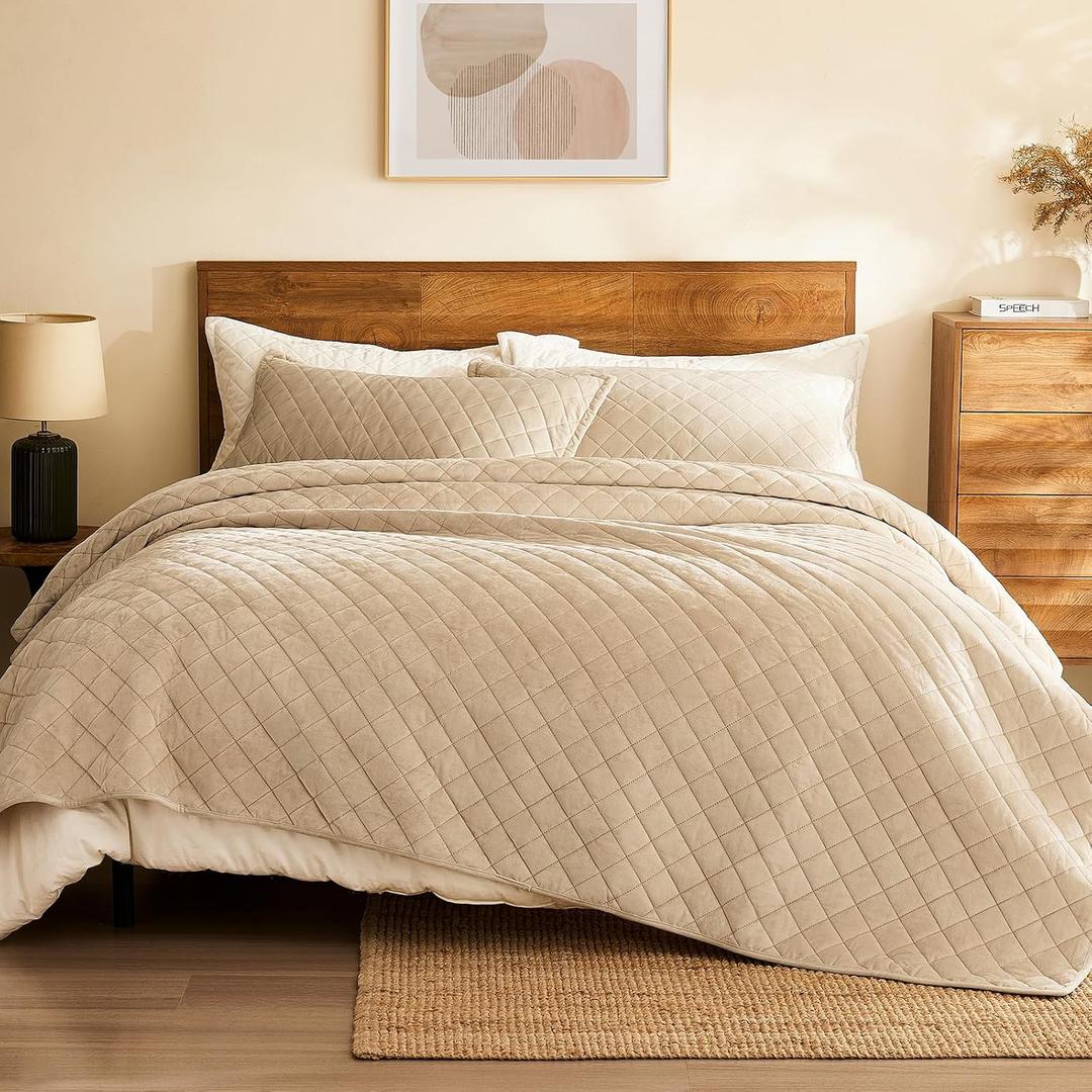 L'AGRATY Velvet Quilt King Size: 3-Piece Reversible Luxury Velvet Bedding Comforter Set - Lightweight Oversized Quilted Bedspread Coverlet with 2 Pillow Sham for All Season - Light Taupe Quilt, King/Cal King