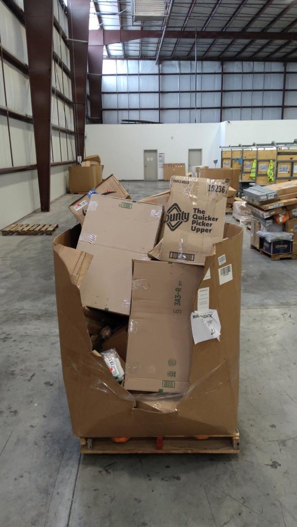 Pallet of salvage items