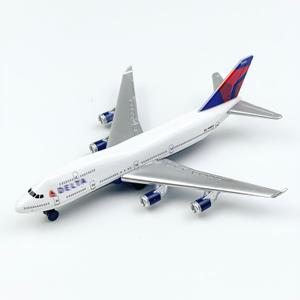 Airplane Model, Delta 747 Aircraft Die-cast Metal Planes Suitable for Collection and Desktop Decor
