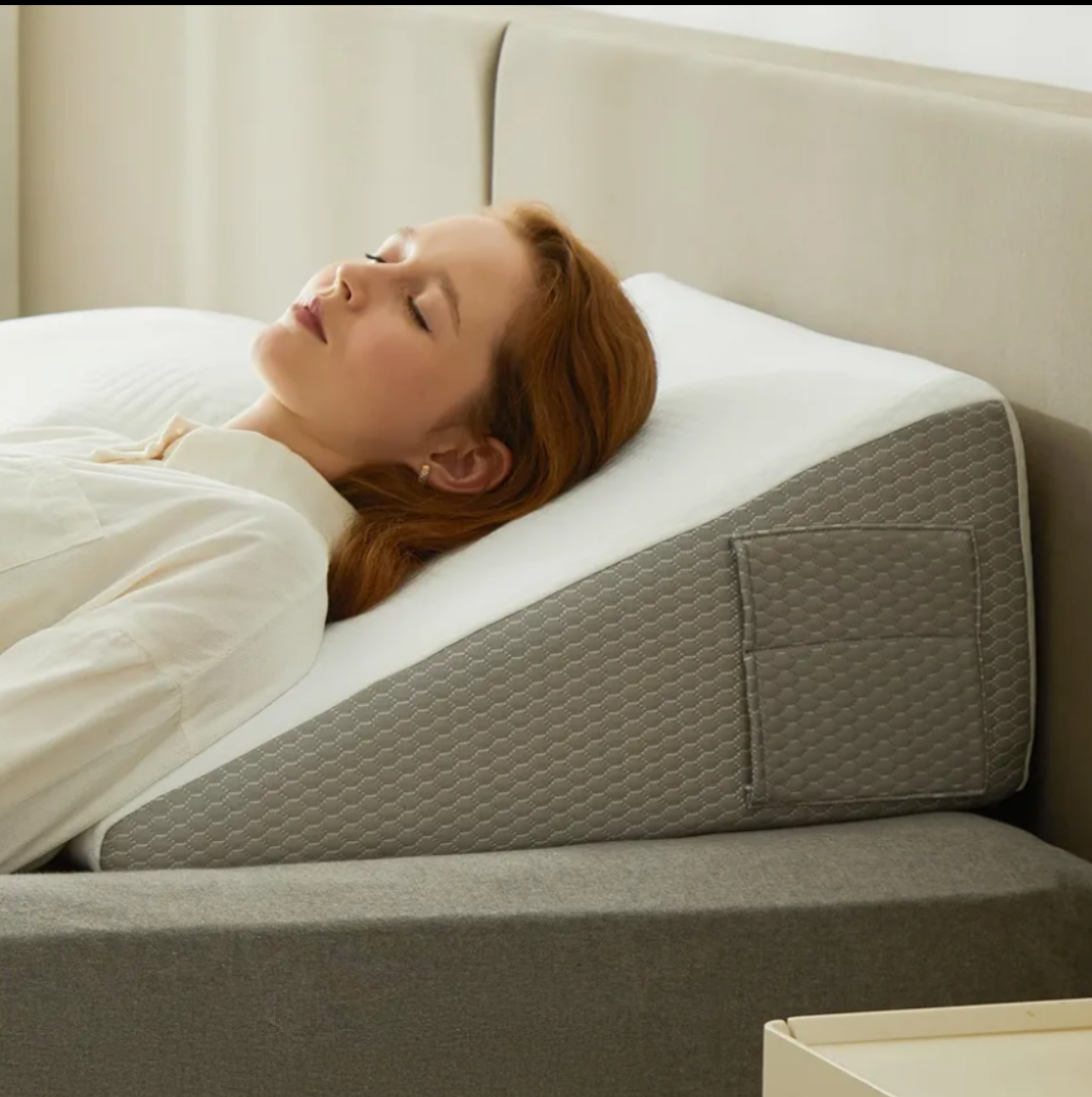 Bedluxe Wedge Pillow, 10 inch Bed Wedge Pillow for Headboard, Pillow Wedge for Acid Reflux Relief, Sleeping, Back Pain Relief, Snoring, Triangle Pillow Wedge - Cooling Memory Foam Top, White/Grey Bedluxe Wedge Pillow, 10 inch Bed Wedge Pillow for Headboard, Pillow Wedge for Acid Reflux Relief, Sleeping, Back Pain Relief, Snoring, Triangle Pillow Wedge - Cooling Memory Foam Top, White/Grey