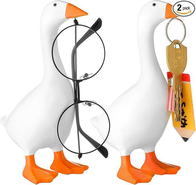 Vercraft 2 Pack Magnetic Desk Goose Key Holder Cute Resin Goose Statue Kawaii Room Office Table Desktop Decor Aesthetic Funny Key Hanging Holder for Home and New Apartment, Unique Housewarming Gifts