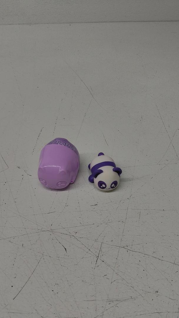 Aphmau MeeMeows Mystery squishy figure, Panda Cat