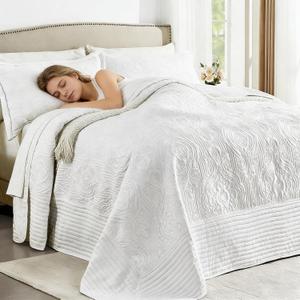 ENJOHOS Oversized King Quilt White, 128x120 California King Bedspread, 3 Piece Soft Microfiber Lightweight Extra Wide Bedding Comforter Set, Vintage Boho Striped Pattern Summer Coverlet
