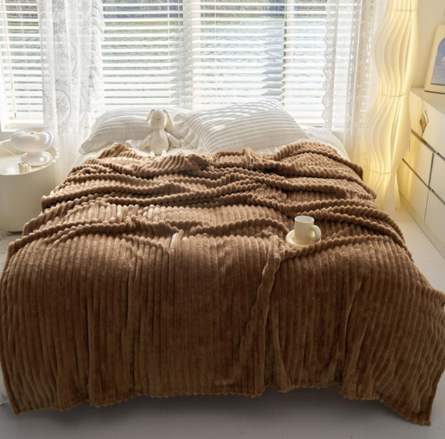 Generic
Breathable Throw Blanket for Couch, Lightweight Warm Blanket, Cozy Fluffy Faux Rabbit Fur Striped Throw Blanket for Sofa Chair Bed Living Room(Brown,180x200cm)