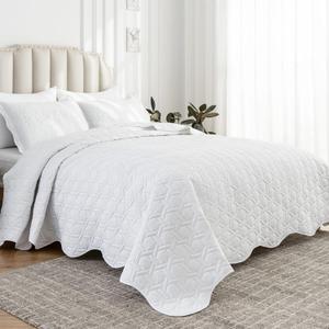 Auemtyn King Size Quilt Set 3 Pieces, Soft Lightweight Summer Bedspread, Reversible Microfiber Bed Coverlet for All Seasons, White, Geometric Pattern (1 Quilt, 2 Pillow Shams)