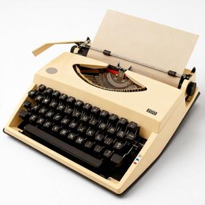 Beige Retro-Style Manual Typewriter, Mechanical Keys Writing Machine with Carrying Case, Includes 2 Ink Ribbons and 100 Kraft Paper Sheets, Collector Decor