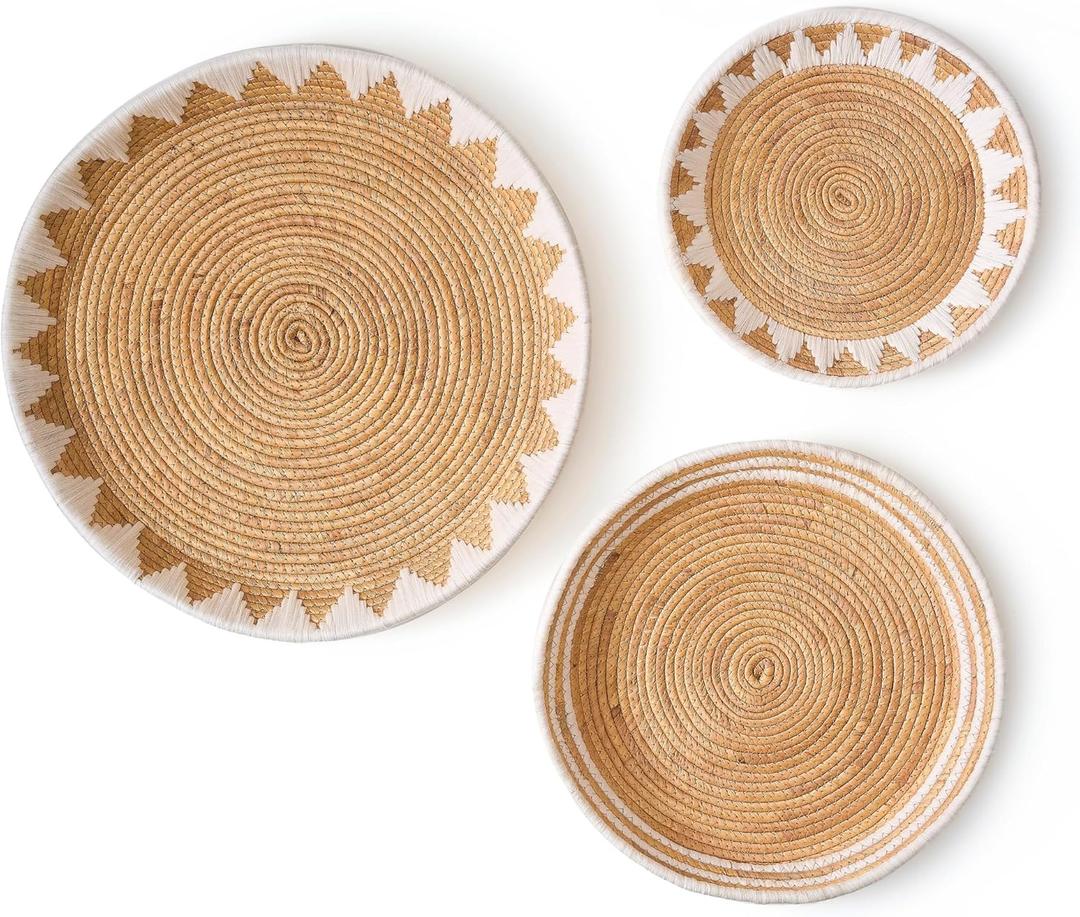 CHI AN HOME 22", 19", 15" Extra Large Hanging Woven Wall Baskets, Water Hyacinth Hanging Wicker Baskets for Wall Decor, Boho Wall Decor Rustic, Oversized Wall Art for Living Room, Bedroom Set of 3 (White)