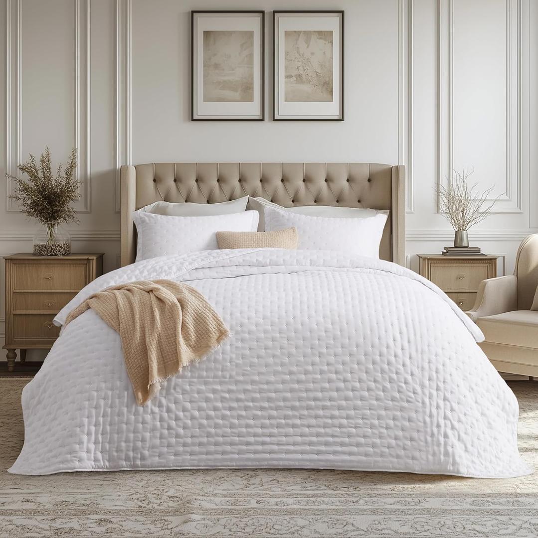 Bedsure King Quilt - Bright White Bedspread King Size & Lightweight Comforter, Modern Coverlet with Clover Pattern, Ultra Soft All-Season Bedding, 106 x 96 Inches | Stitch-Free Quilting, Ultra Soft, Lightweight, Machine Washable, Pet-Friendly