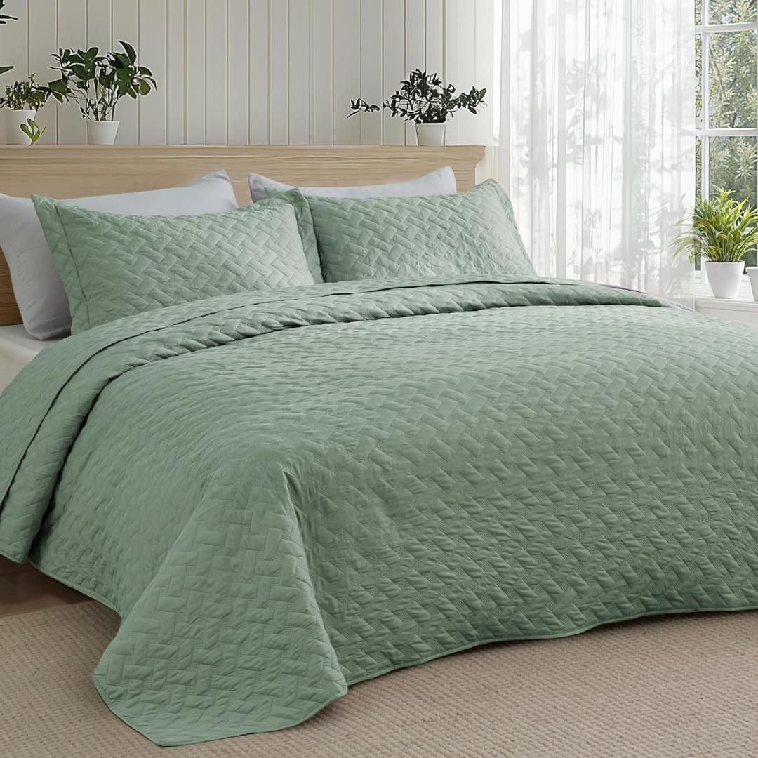 Bedsure Quilts Queen Size - Lightweight Bedspreads Queen Size with Basket Weave Pattern, Soft Quilt Bedding Set, Sage Green Comforter Set Coverlet for All Seasons with 2 Pillow Shams (90" x 96")