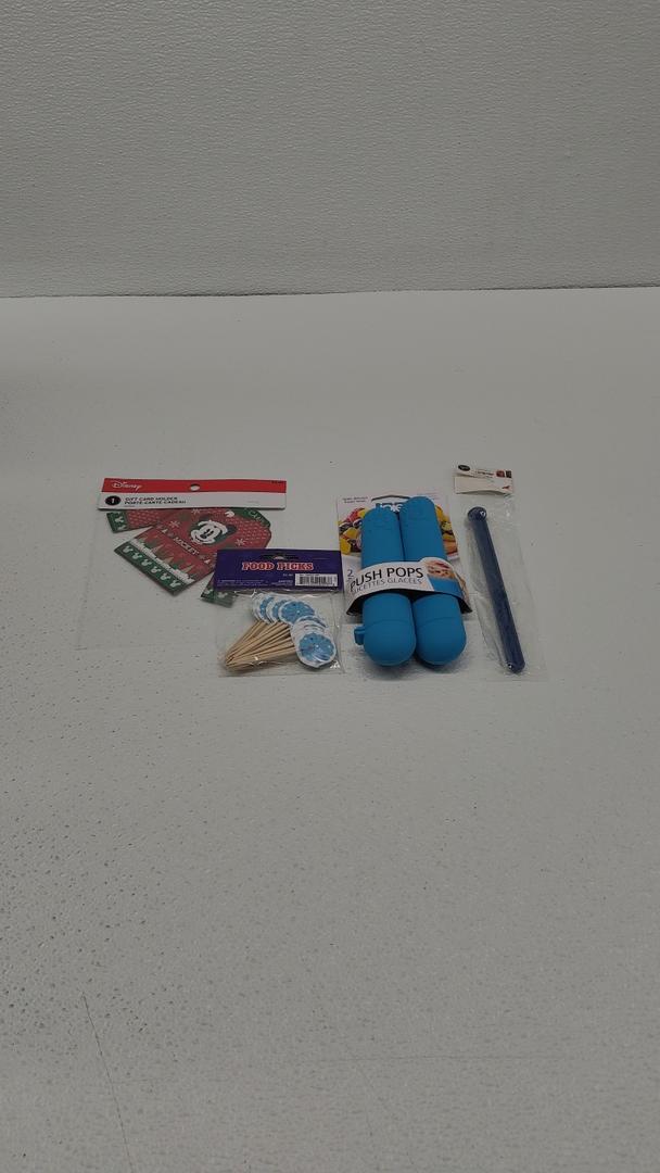PATRIOTIC FOOD PICKS 36CT, JCT POP MOLD 2 CT, DISNEY 1 GIFT CARD HOLDER PORTE-CARTE-CADEAU