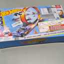 Hot Wheels Toy Car RC Set with 1:64 Scale Remote-Control Vehicle & 30+ Pieces of Race Track to Create Multiple Configurations