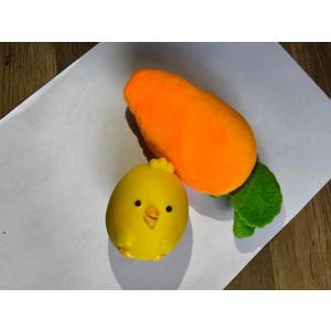 iFur Dog Enrichment Toys, Interactive Dog Toys Carrot Farm Snuffle Mat for Mental Stimulation, Dog Snuffle mat for Small Medium and Large Dogs (12 Squeaky Carrots + 1 Squeaky Chicken)