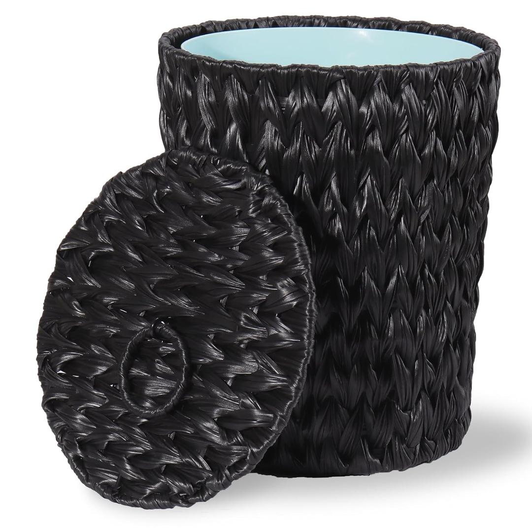 Plastic Wicker Trash Can with Lid - 2 Gallon Small Garbage Can with Removable Liner Bucket for Bedroom, Bathroom, Living Room - Boho Hand Woven Waste Basket for Home, Office, Black
