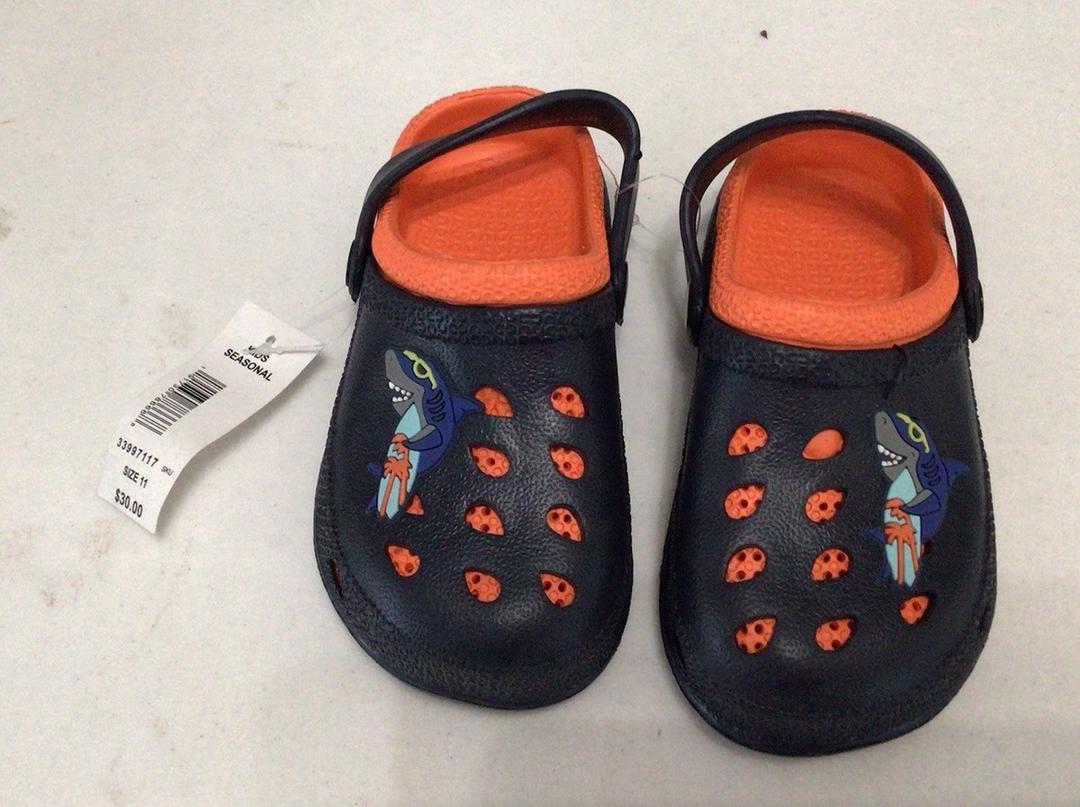 TB CAMO SHARK CHARM CLOG 2