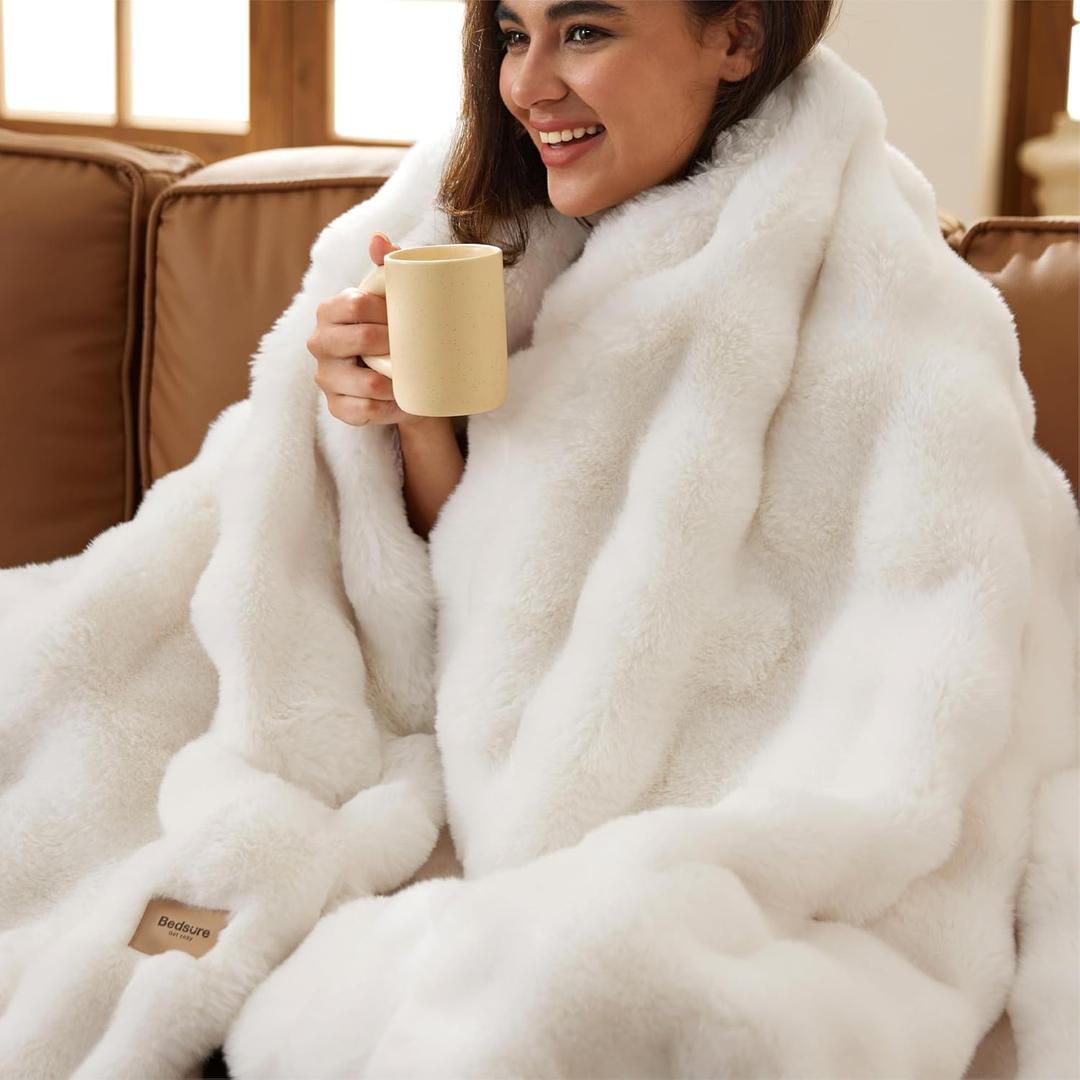 Bedsure GentleSoft Fluffy Faux Fur Throw Blanket for Couch, Soft Fuzzy Fleece Blankets & Throws, Cream Bed Decor Cozy Gifts for Women Teen Girls, Minky Thick Warm Plush Gifts for Birthday, Anniversary