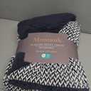 Montauk.

JACQUARD VELVET THROW

REVERSIBLE

50 x 60 in / 127 x 152 cm