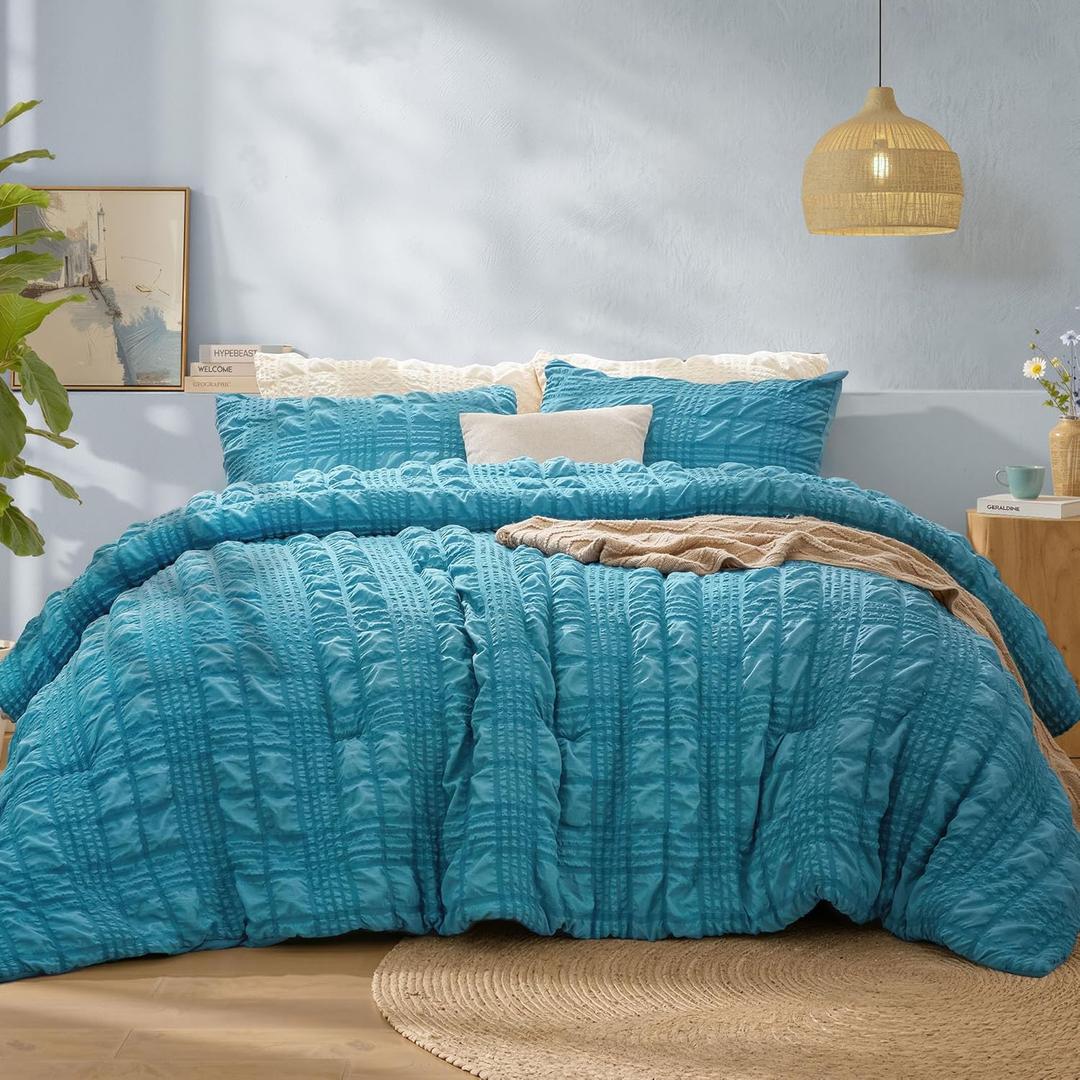 BEDELITE Blue Fog Queen Comforter Set, 3 Pieces Fluffy Lightweight Seersucker Comforter, Soft Breathable All Season Bedding with Pillowcases for Bedroom (Queen(90"x90"))