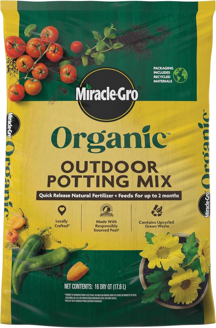 Miracle-Gro Organic Outdoor Potting Mix - Plant Soil for Outdoor Container Plants, Contains Quick-Release Natural Fertilizer, OMRI Listed, 16 qt. 