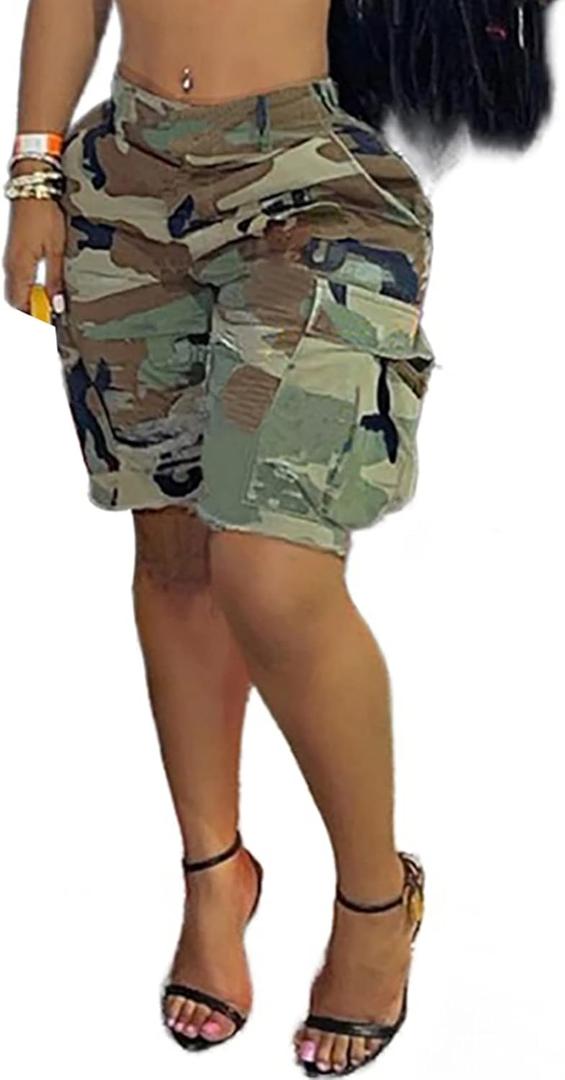 Famnbro Women Camo Shorts Slim Fit Camouflage Cargo Shorts Casual Army Fatigue Shorts with Pockets (Green, M)