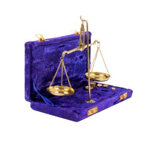 Brass Weight Scale with Blue Velvet Box, Balance Justice Law Scale Capacity 20 Grams
