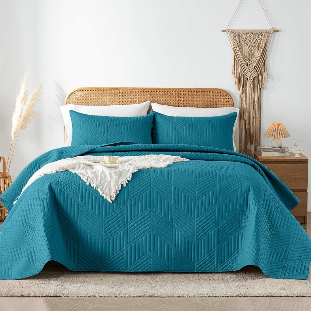 King/Cal King Quilt Set in Teal, Soft Reversible Microfiber Bedspread for All-Season Use in Bedroom or Dorm, Lightweight Modern Geometric Coverlet (1 Quilt, 2 Pillow Shams)