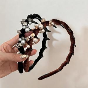 2 Pcs Velvet Pearl Headbands with Teeth for Women, Non-Slip Crystal Comb Hairbands, Elegant Rhinestone Braided Hard Head Bands, Vintage Hair Accessories for Thick Hair