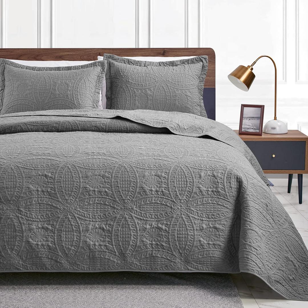 Love's cabin King Size Quilt Set Grey Soft Bed Summer Bedspreads - Lightweight Microfiber- Modern Style Coin Pattern Coverlet for All Season - 3 Piece (1 Quilt, 2 Pillow Shams) (King (106"x96"), Coin Pattern Grey)