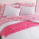 Betsey Johnson - Queen Bedding Set, Soft Comforter Set with Matching Pillowcases & Bonus Ultra-Soft Plush Throw Blanket, Lightweight Bed Set for Year-Round Use, 4 Piece Bed Set (Signature Hotel Pink)