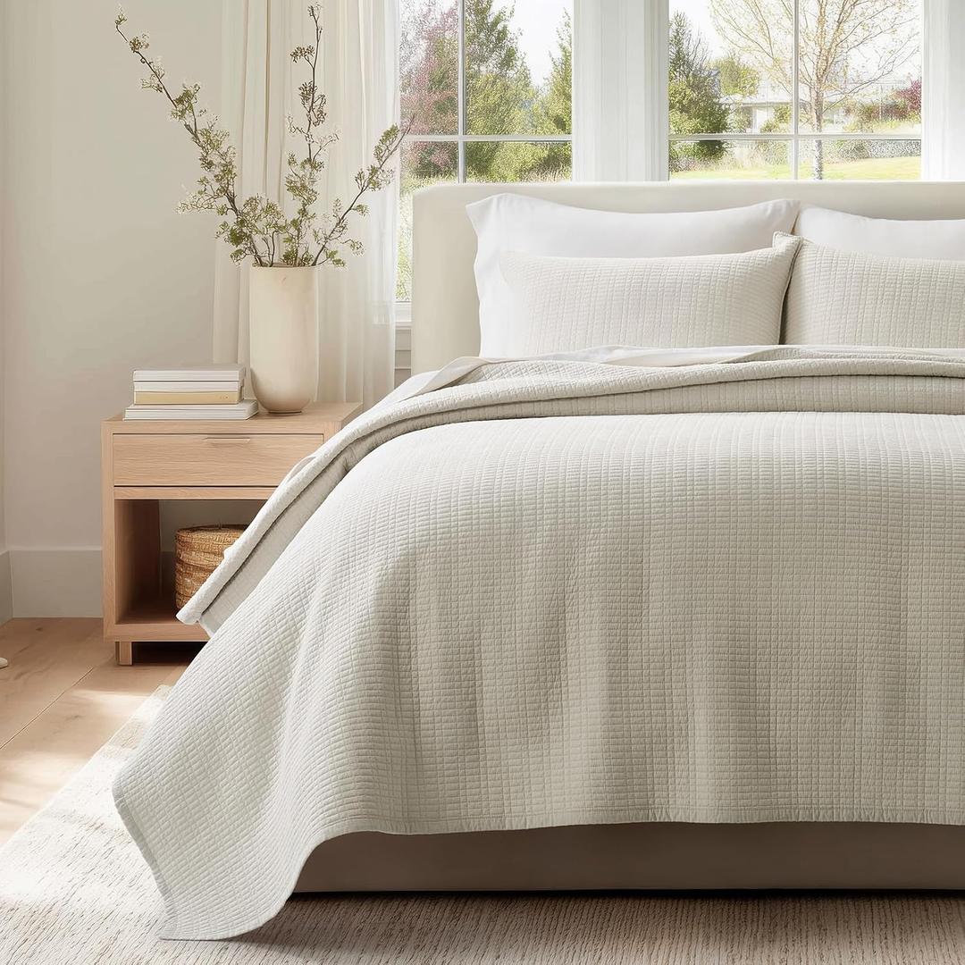 EverGrace 100% Cotton Quilt King Size, Pre-Washed Modern Grid Stitch Lightweight Bedspread Coverlet for All Season, Oversized 3-Piece Bedding Set with 2 Pillow Shams, Birch | Modern Grid Stitch, 100% Cotton, Pre Washed, Oeko-Tex Certified, Oversized, Lightweight, King/Cal King