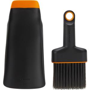 Fiskars Planting Soil Scoop and Brush Set Garden Tool for Indoor Gardening, Mess Control for Transplanting and Repotting, Made with Recycled Plastic