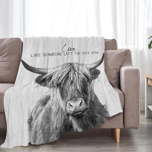 Highland Cow Blanket Highland Cow Gifts for Girls Boys Woman Kids Snowy Mountain Throw Blankets Soft Warm Fleece Flannel Plush Blankets for Bed Sofa Couch 40"x50"
