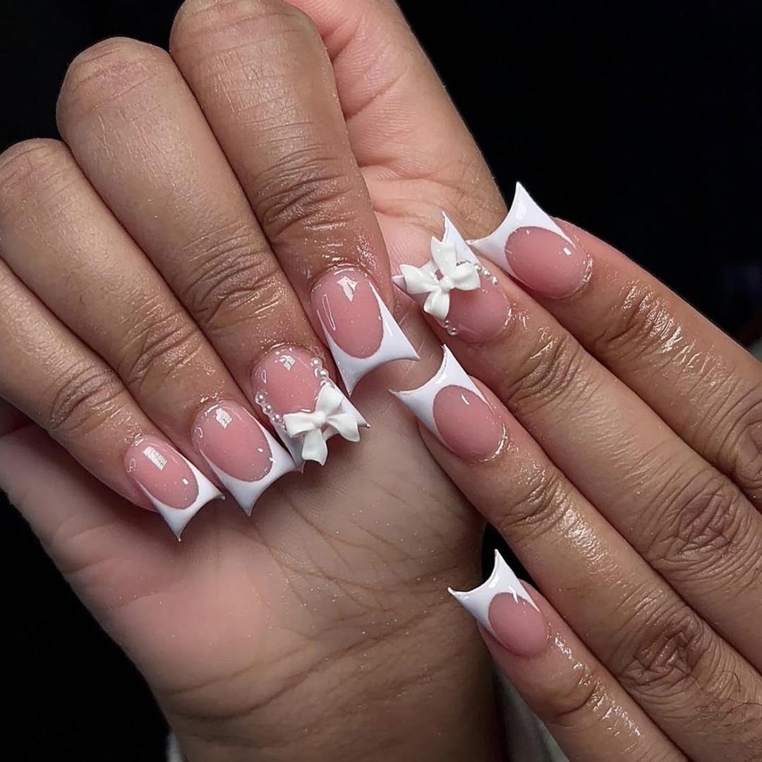 24Pcs Cute Duck Press on Nails Short Duck Fake Nails White French Tip False Nails with 3D Bow Pearl Design Acrylic Nails Press ons Reusable Nails Glossy Full Cover Artificial Nails for Women Girls