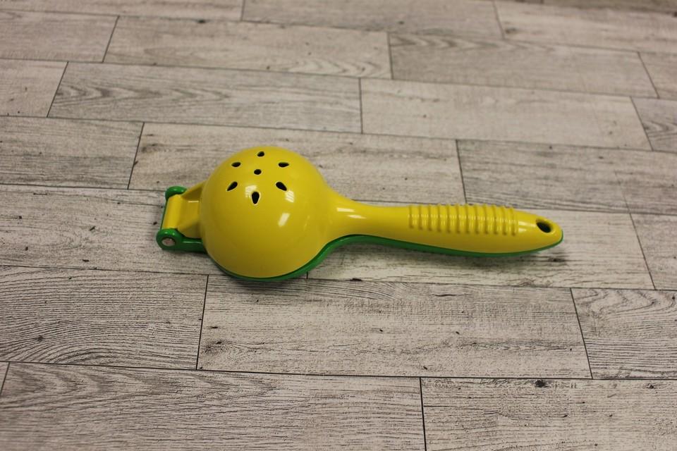 Lemon Lime Yellow Kitchen Fruit And Vegetable Squeezer Aluminum