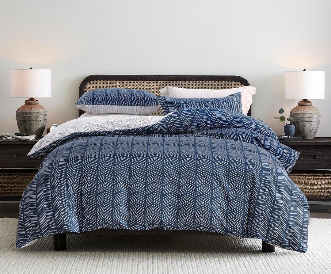 SLEEPBELLA Navy and White Duvet Cover Set, 100% Cotton Bedding, Chevron Geometric Pattern, with Button Closure (3pcs, Twin Size)