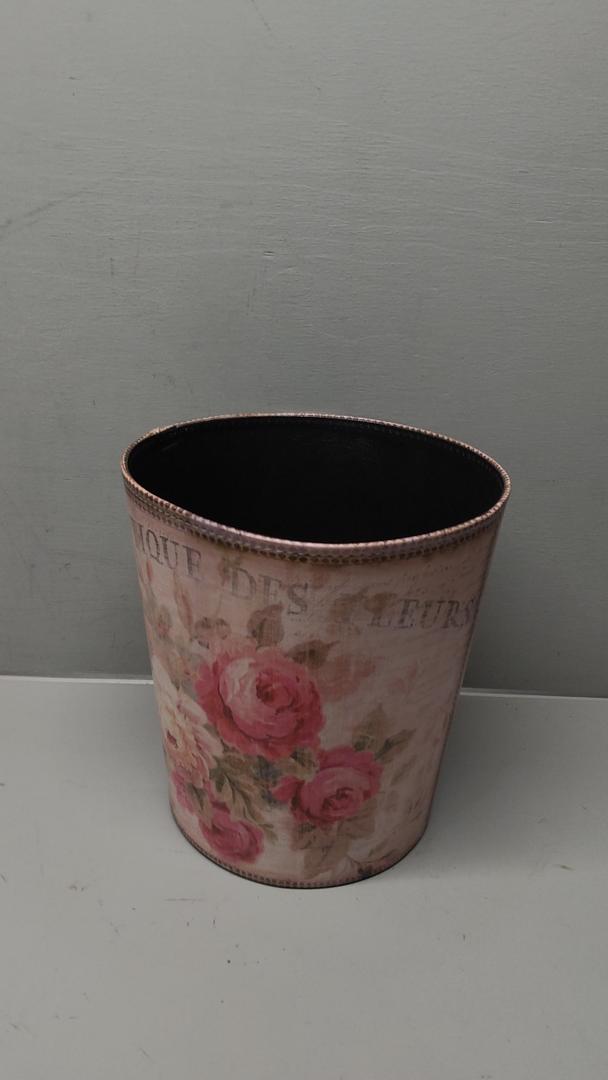 Leather Roses Pink Trash Can for Bedroom,Waterproof Round Wastebasket Garbage Container Bin for Bedroom, Office, Kitchen, Living Room and Bathroom,2.1 Gallons (Pink Roses)