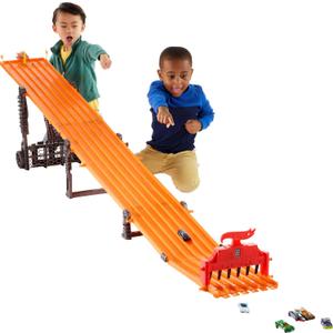 Hot Wheels Toy Car Playset with Lights, Sounds & 6 1:64 Scale Vehicles, Super 6-Lane Raceway, 8-foot Track that Rolls Up for Storage