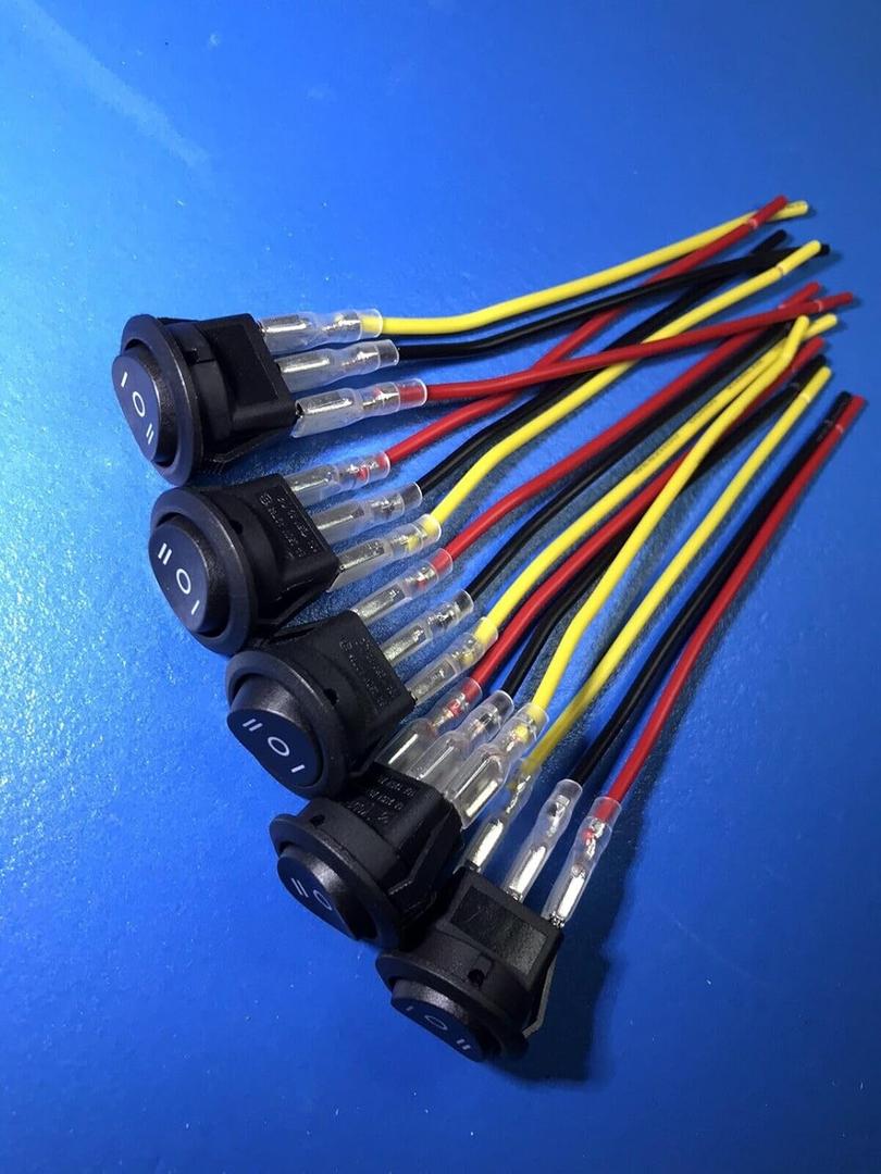 #US 3 Way Round 12V, Waterproof 3 Pin 3 Position 5 Pack.
