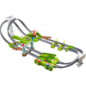 Hot Wheels Mario Kart Circuit Track Set & 2 Toy Vehicles, Racing Playset Includes Booster, Plus Mario & Yoshi Karts 