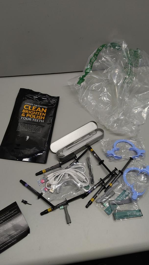 Teeth polishing kit.